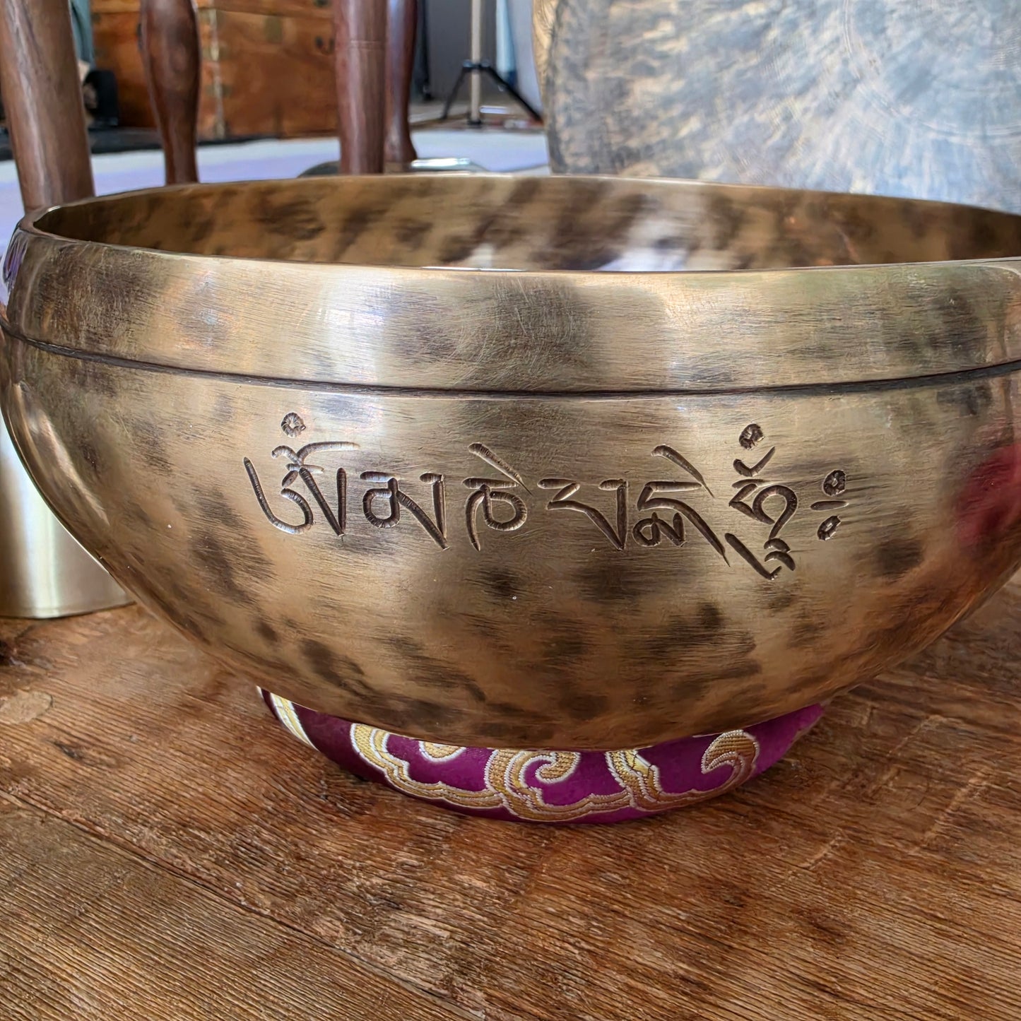 9" Mustang Super Moon Tibetan Singing Bowl – 1.65kg