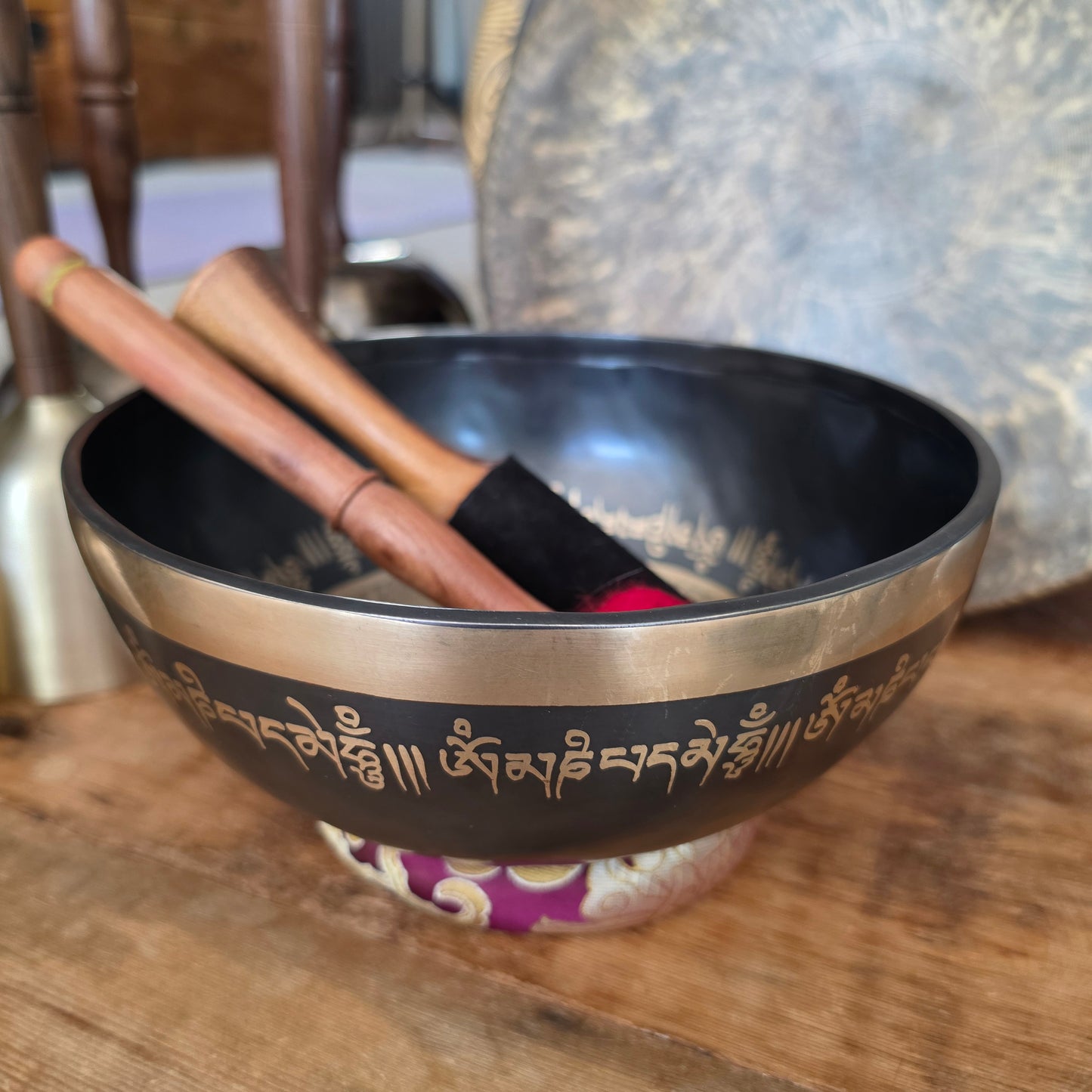 9" Black Buddha Tibetan Singing Bowl – 1.51kg