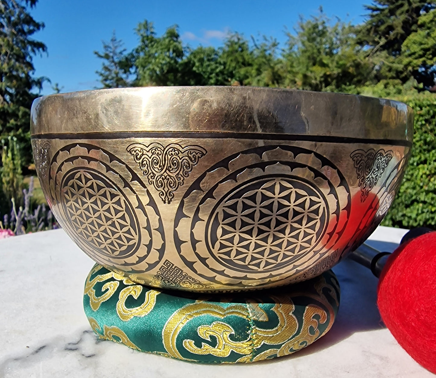 Sacred Geometry Tibetan singing bowl 8 inch on cushion with mallet – sound healing bowl