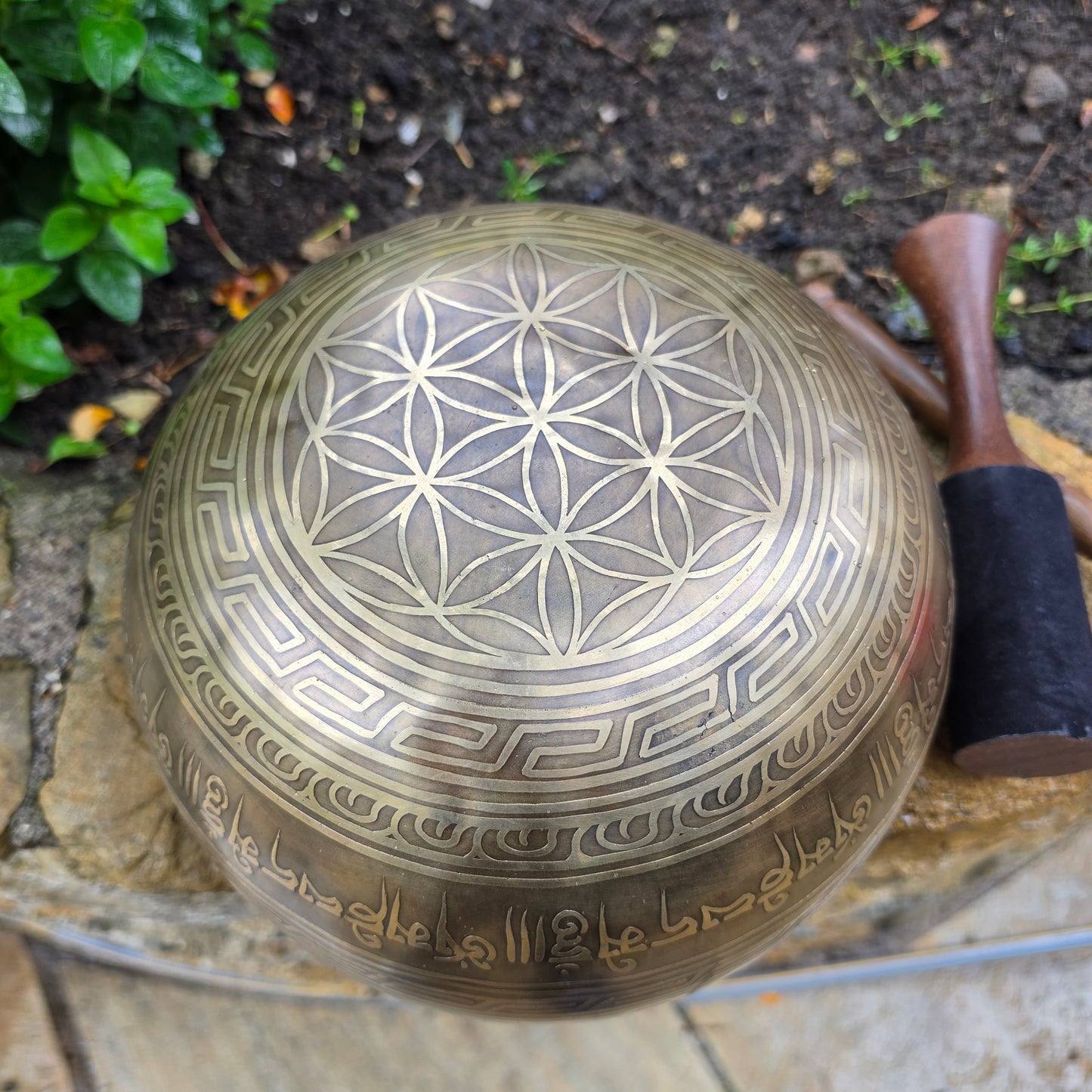 10" Om Mantra Tibetan Singing Bowl – 1.8kg