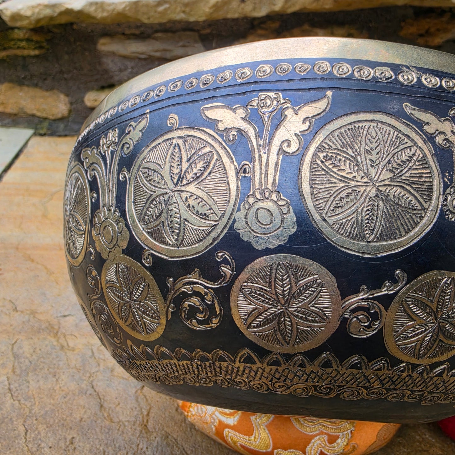 9" Hand-Carved Tibetan Singing Bowl – 1.62kg