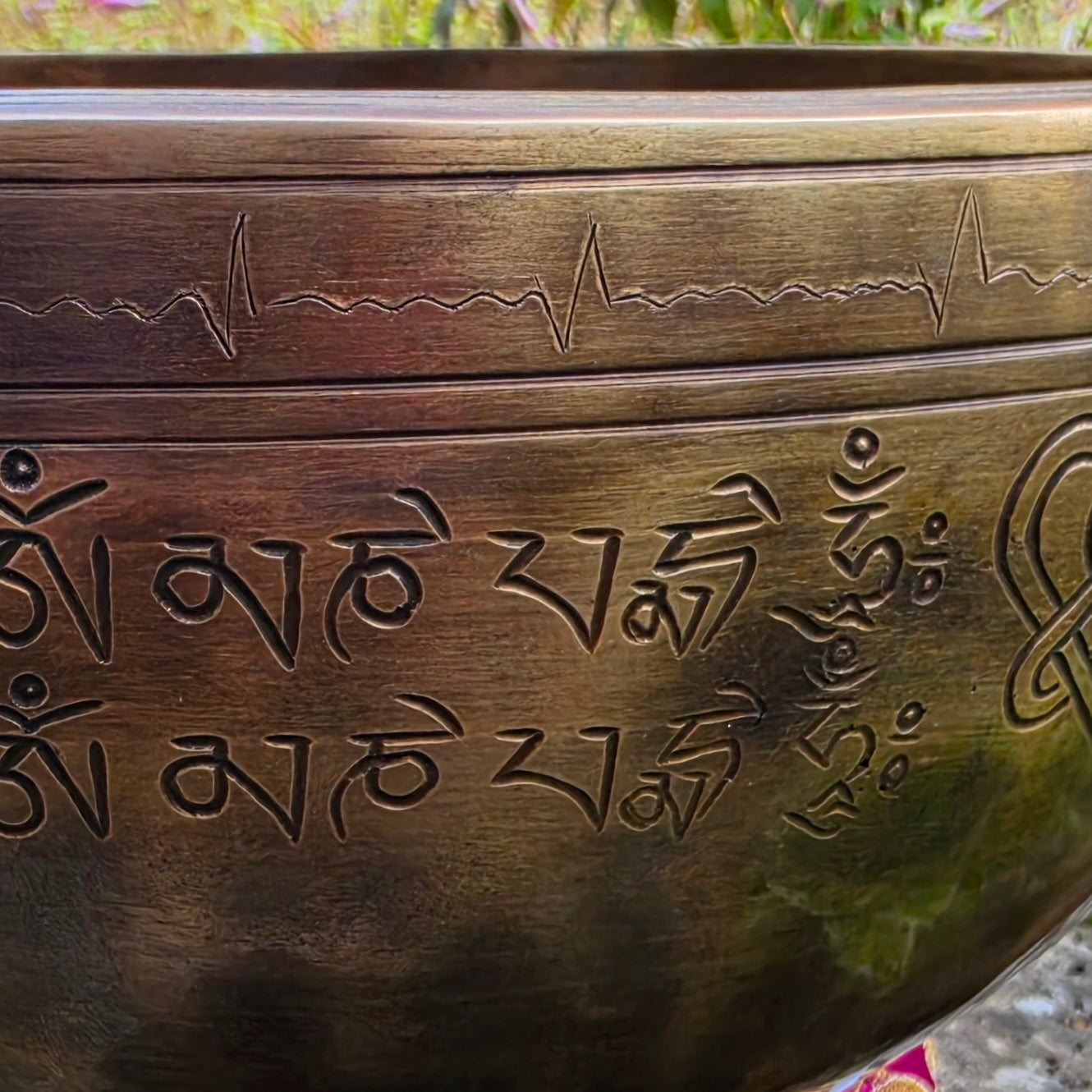 Heartbeat Tibetan Singing Bowl – 10” Meditation & Sound Healing Bowl