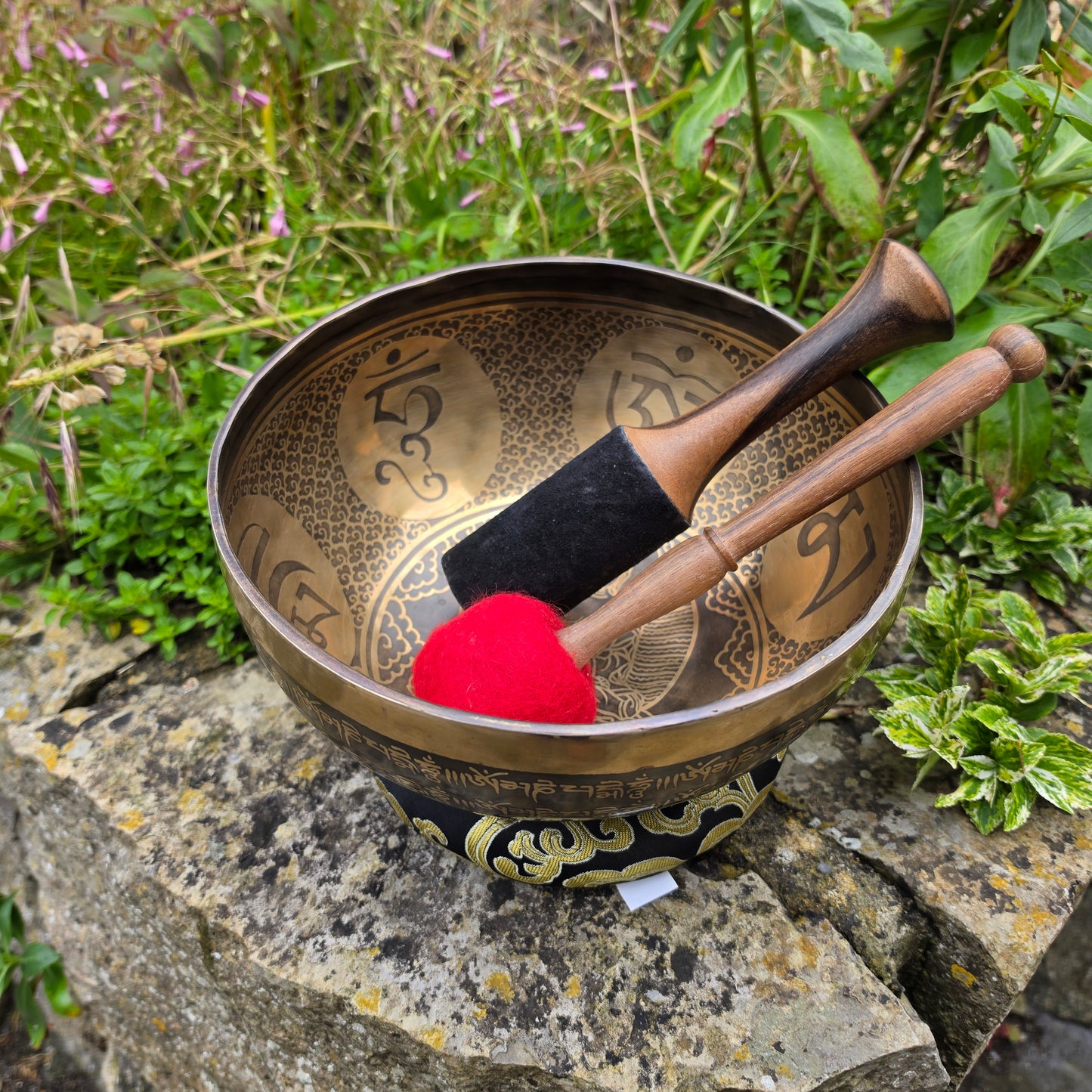 9" Buddha & Om Mani Padme Hum Tibetan Singing Bowl – 1.44kg