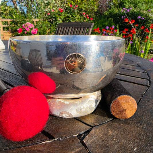8" Eye of Radiance Tibetan Singing Bowl – 1.13kg