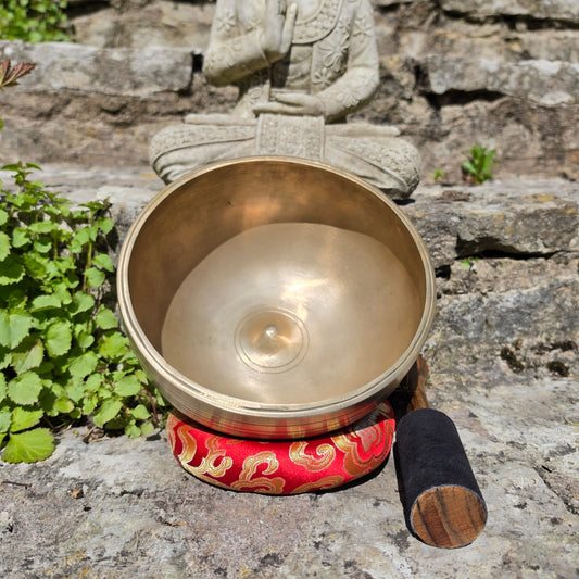 7.5" Lingham Tibetan Singing Bowl – Antique Style | D#4 Note