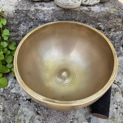 7.5" Lingham Tibetan Singing Bowl – Antique Style | D#4 Note