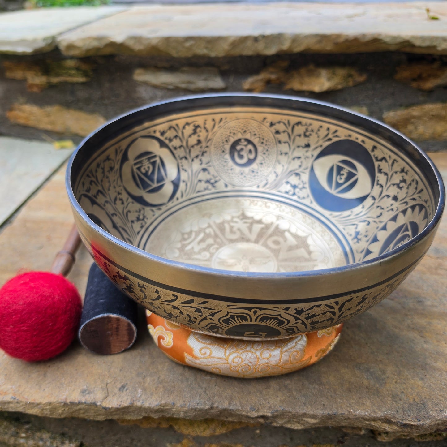 10" Eyes of Buddha Om Mantra Tibetan Singing Bowl – 1.87kg