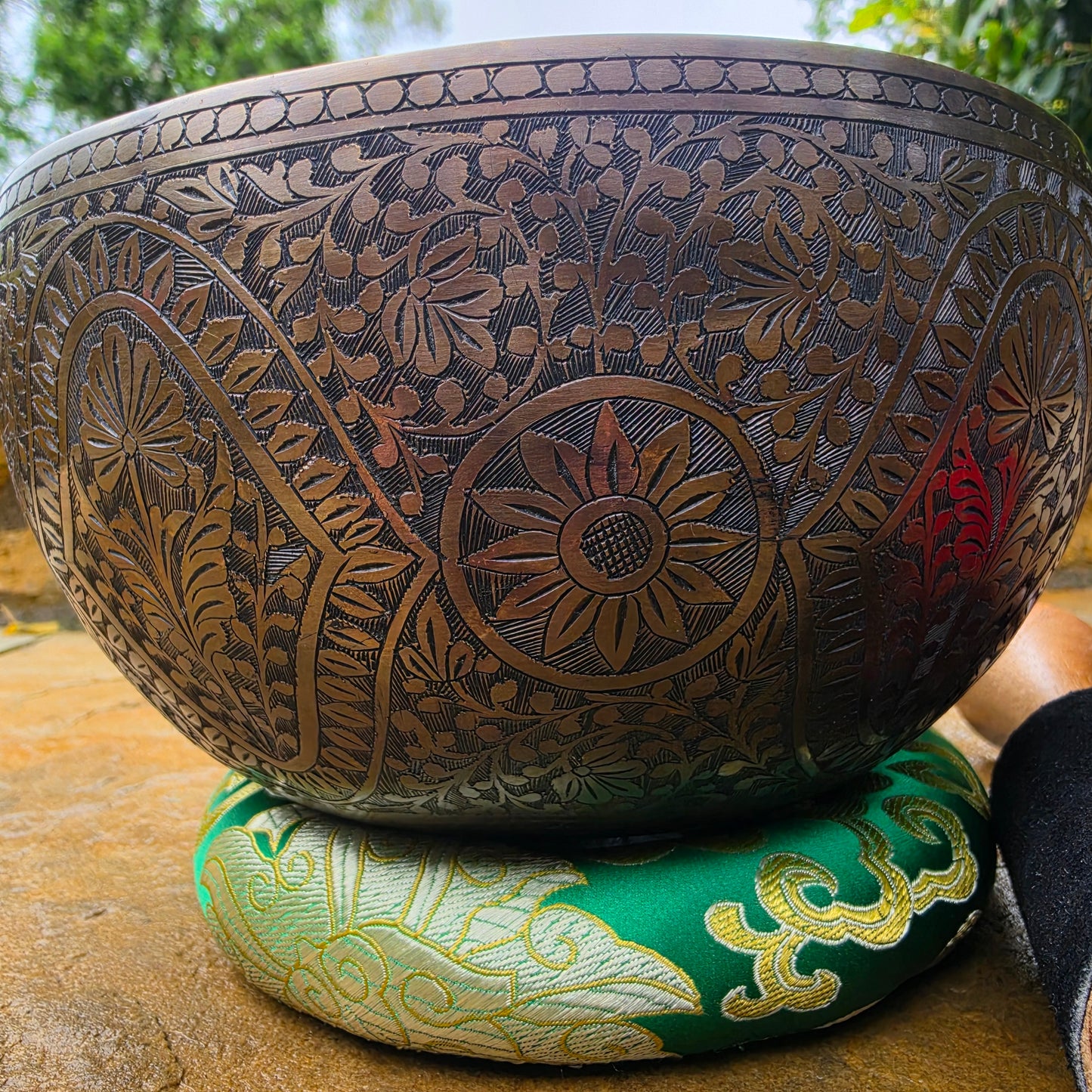 8" Hand-Carved Floral Tibetan Singing Bowl – 1.09kg