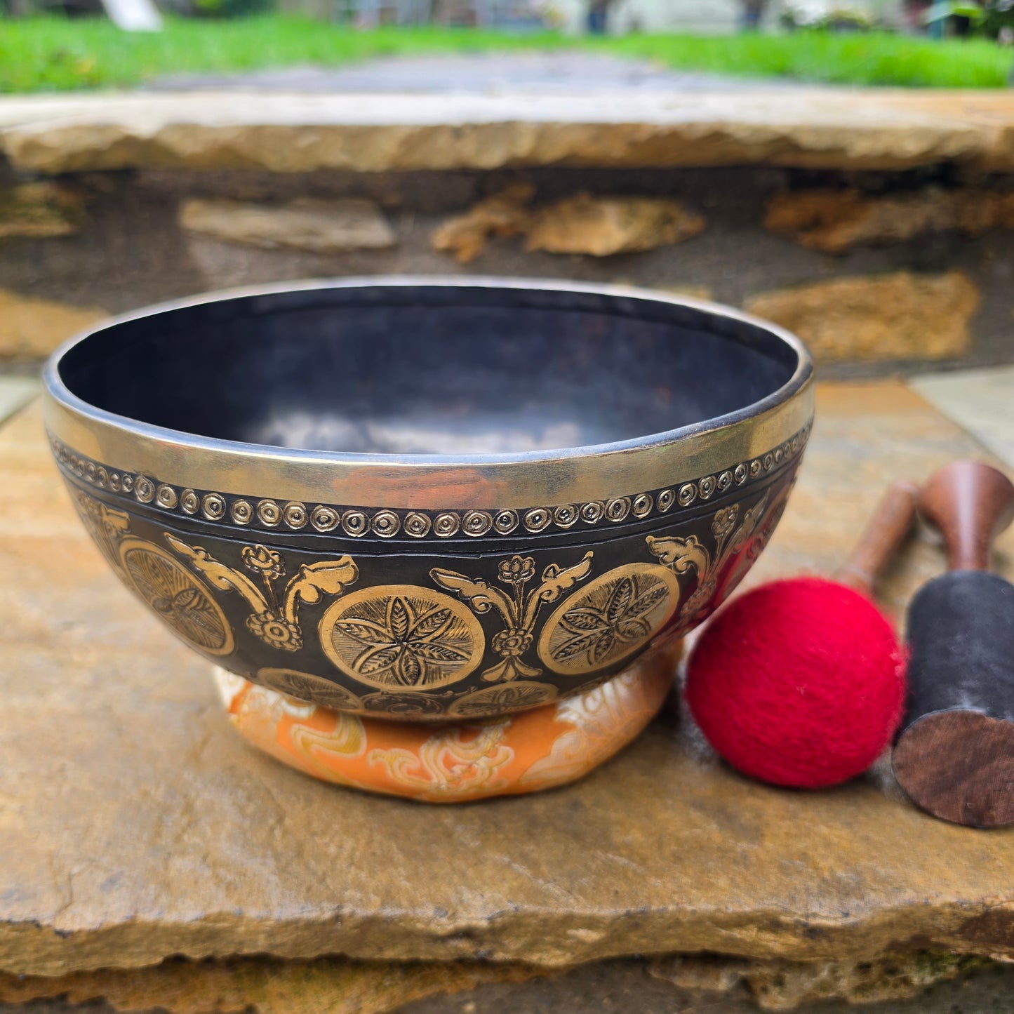 9" Hand-Carved Tibetan Singing Bowl – 1.62kg