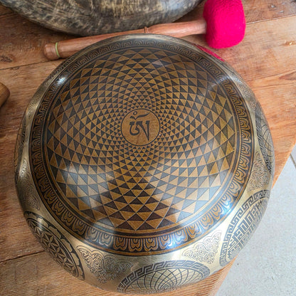 9" Buddha & Eight Auspicious Symbols Tibetan Singing Bowl – 1.28kg