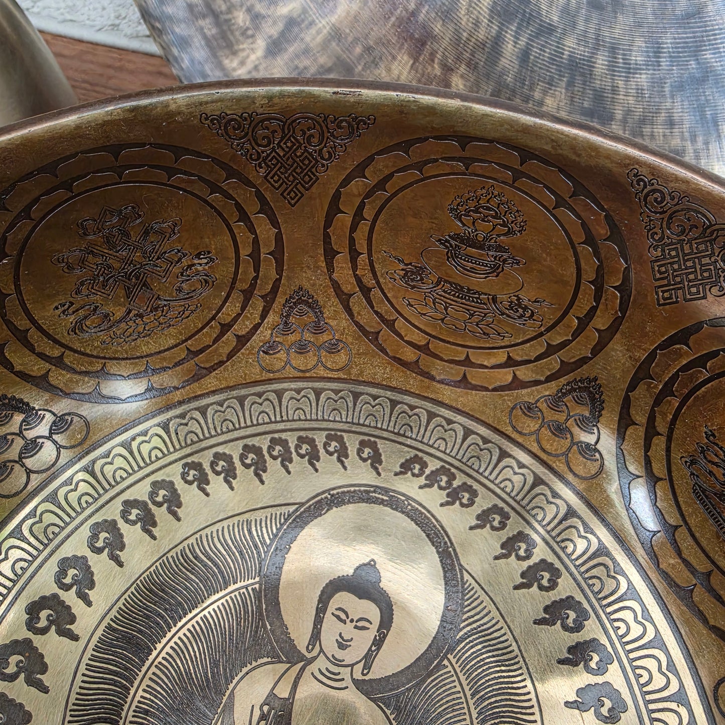 9" Buddha & Eight Auspicious Symbols Tibetan Singing Bowl – 1.28kg