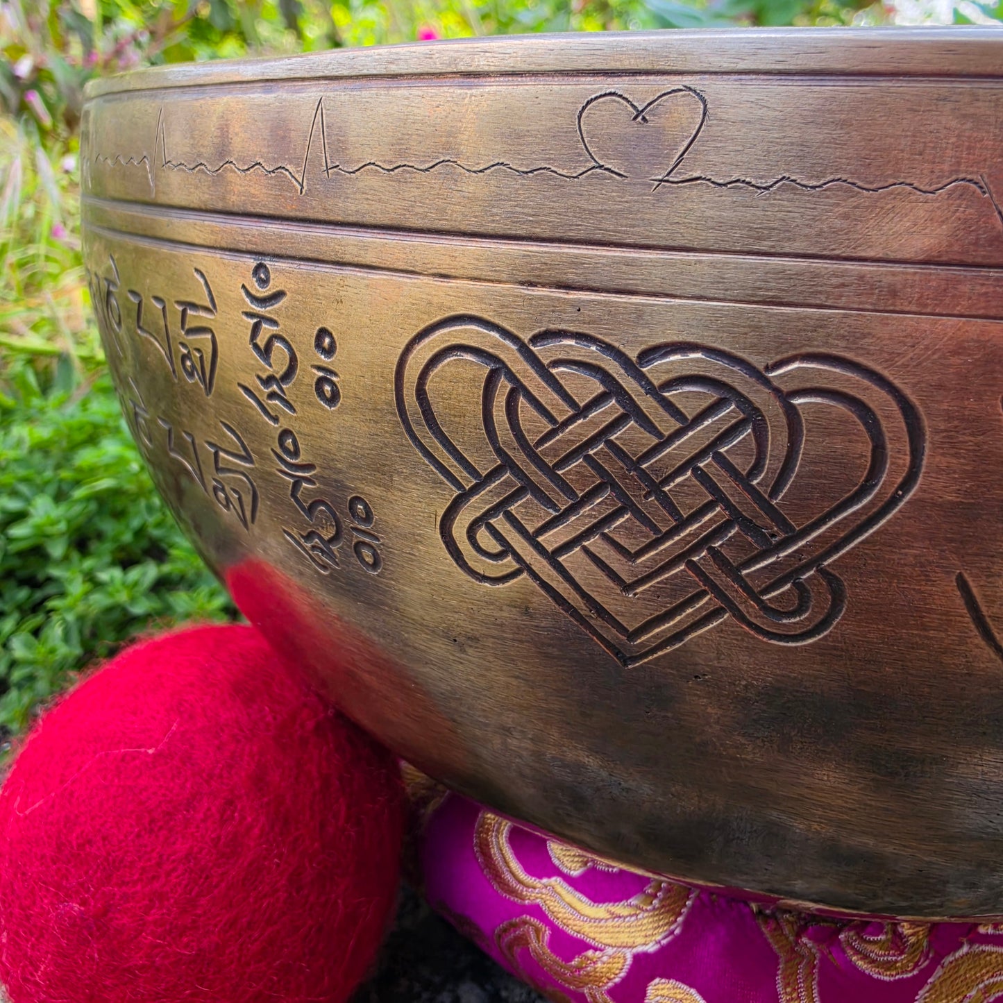 Heartbeat Tibetan Singing Bowl – 10” Meditation & Sound Healing Bowl