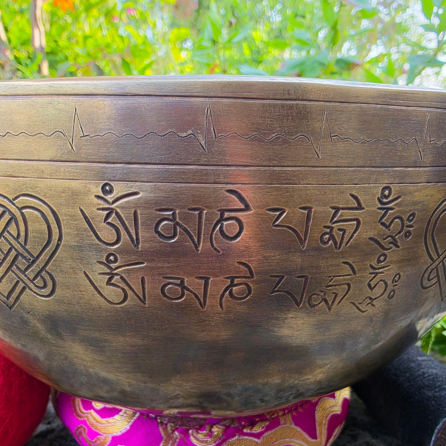 Heartbeat Tibetan Singing Bowl – 10” Meditation & Sound Healing Bowl