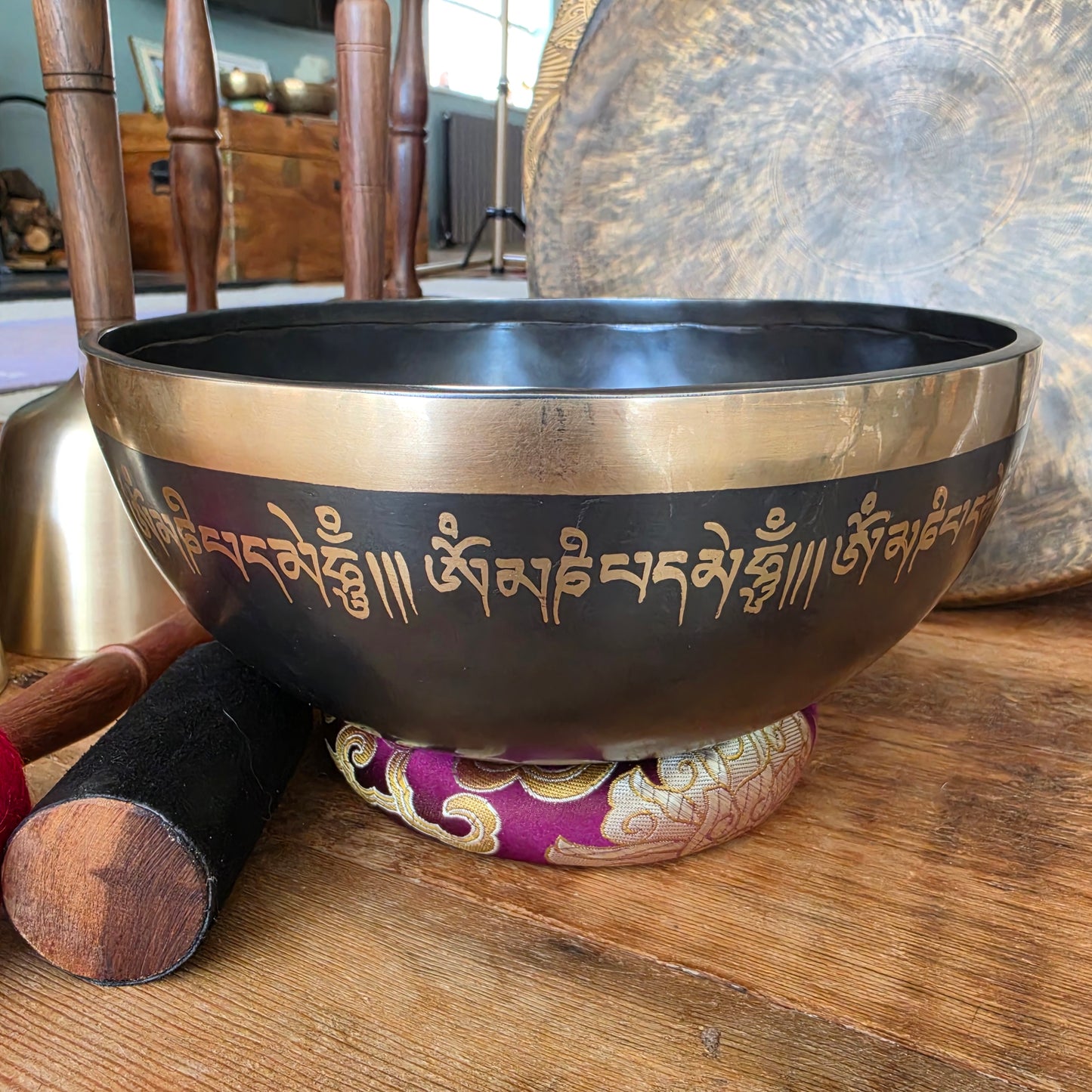 9" Black Buddha Tibetan Singing Bowl – 1.51kg