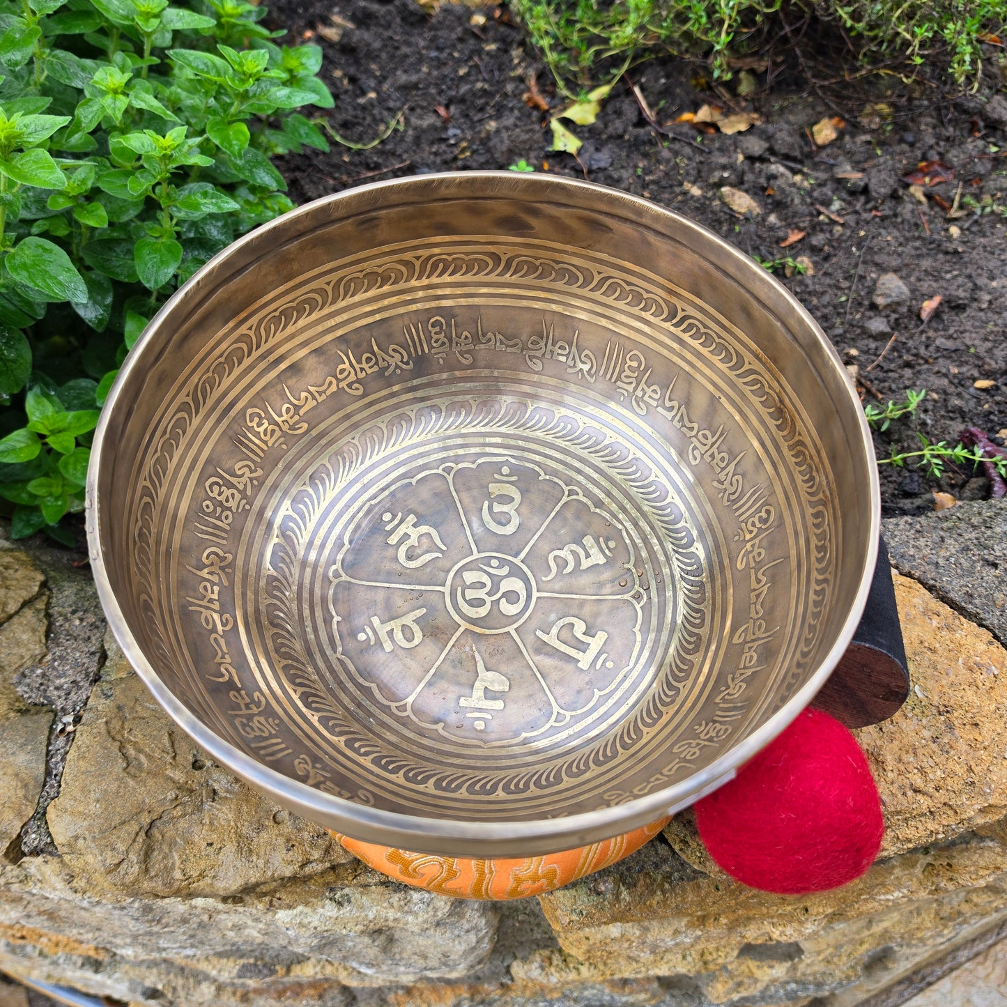 10" Om Mantra Tibetan Singing Bowl – 1.8kg
