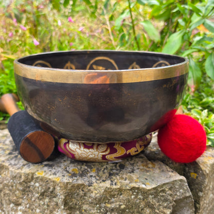 9" Eight Auspicious Symbols Tibetan Singing Bowl – 1.70kg