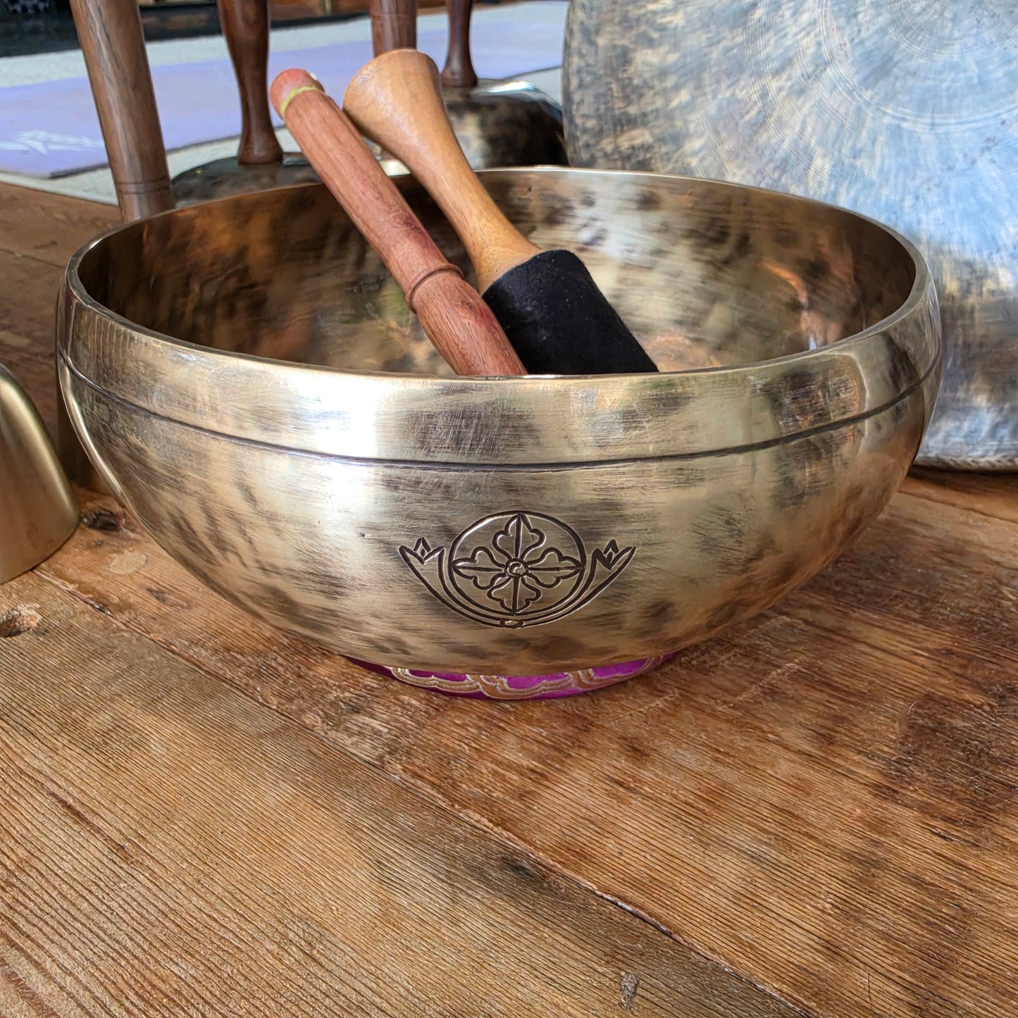 9" Mustang Super Moon Tibetan Singing Bowl – 1.65kg