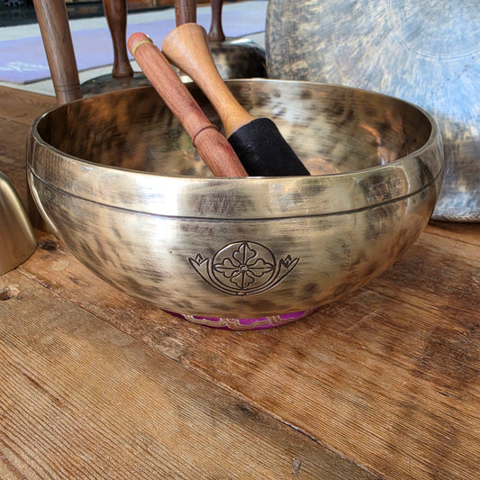 9" Mustang Super Moon Tibetan Singing Bowl – 1.65kg