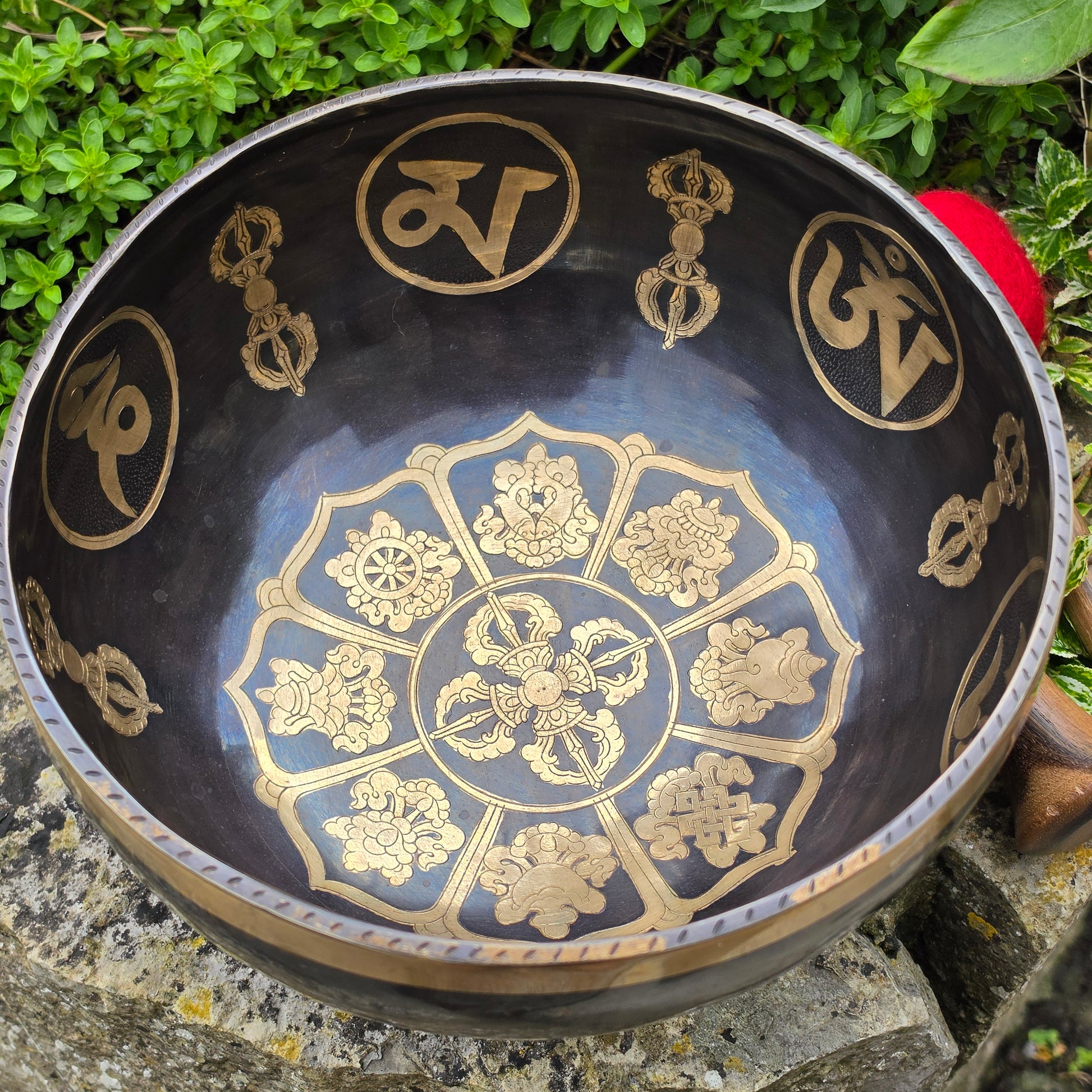 The Eight Auspicious Symbols surrounding the Double Dorje represent protection, wisdom, abundance and spiritual awakening