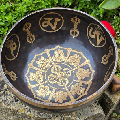 The Eight Auspicious Symbols surrounding the Double Dorje represent protection, wisdom, abundance and spiritual awakening