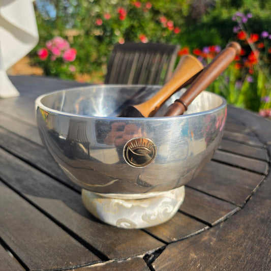 8" Eye of Radiance Tibetan Singing Bowl – 1.13kg