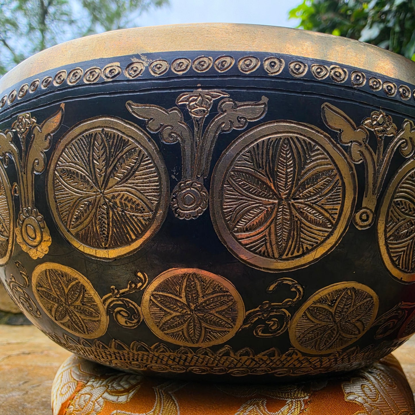 9" Hand-Carved Tibetan Singing Bowl – 1.62kg